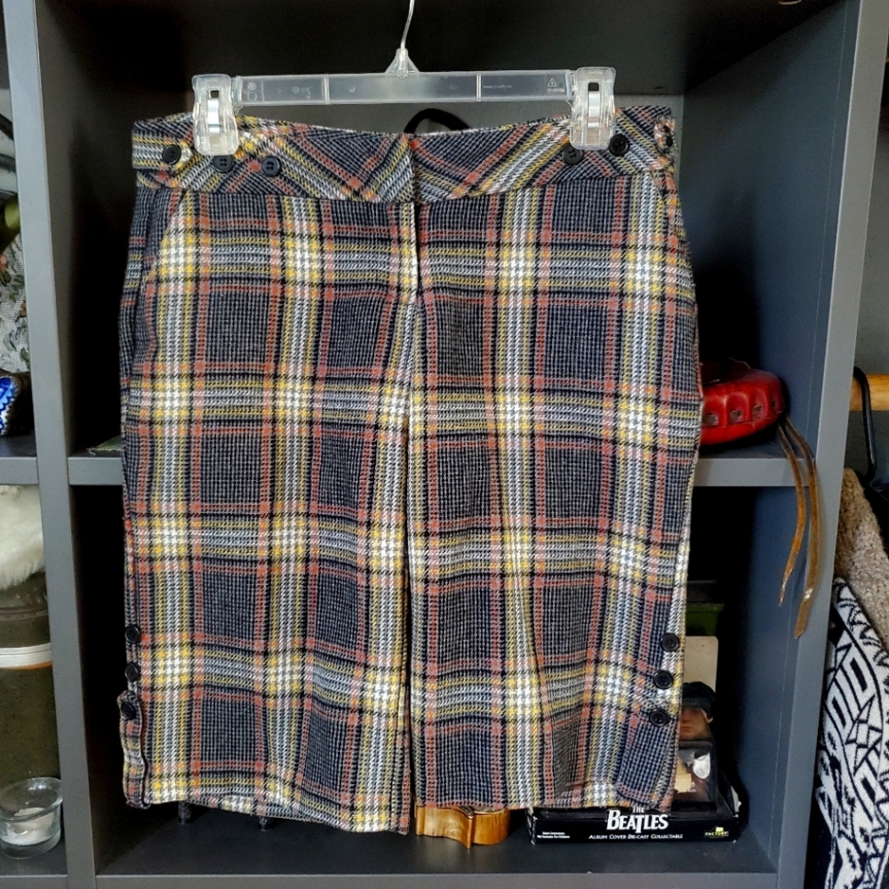 Vintage Y2K Delia's Shorts, Size 3/4